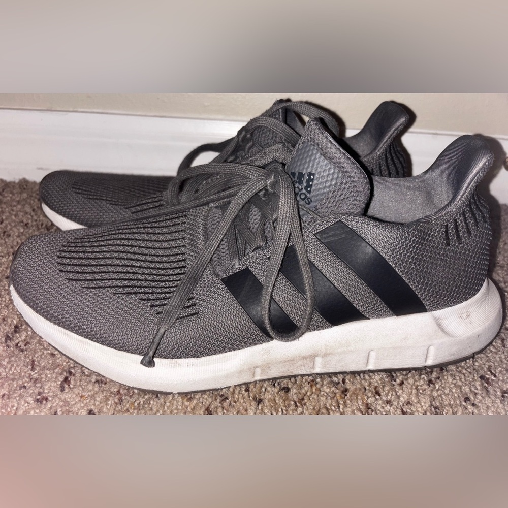 Adidas Swift Run Charcoal and Black Knit Sneakers Sz 10.5